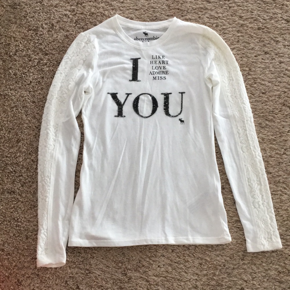 I am selling this Abercrombie kids shirt